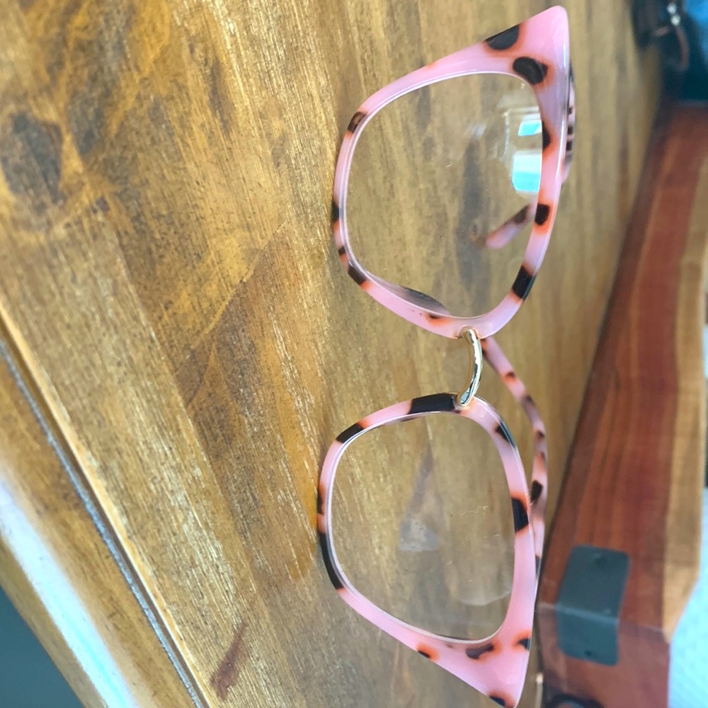 Cute everyday wear glasses a great way to spice up your outfit